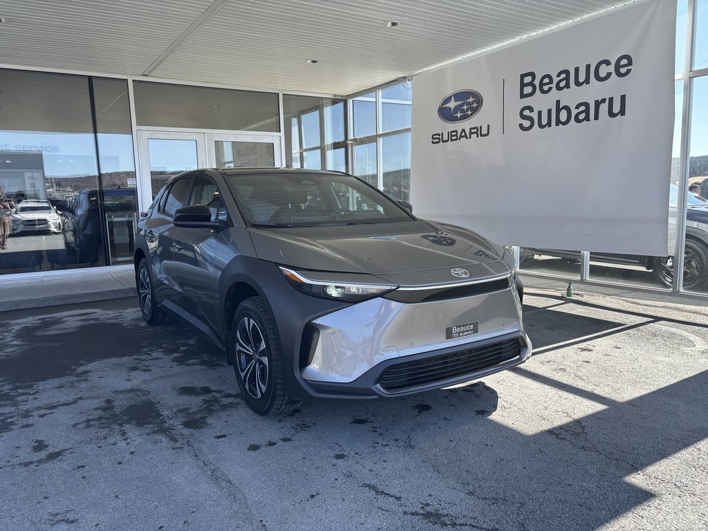 Toyota bZ4X XLE AWD 2023 à Saint-Georges, Québec - 3 - w1024h768px
