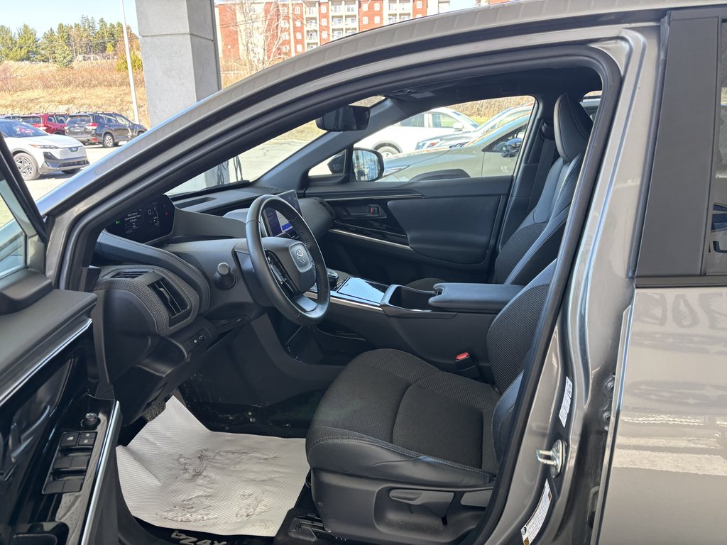 Toyota bZ4X XLE AWD 2023 à Saint-Georges, Québec - 6 - w1024h768px