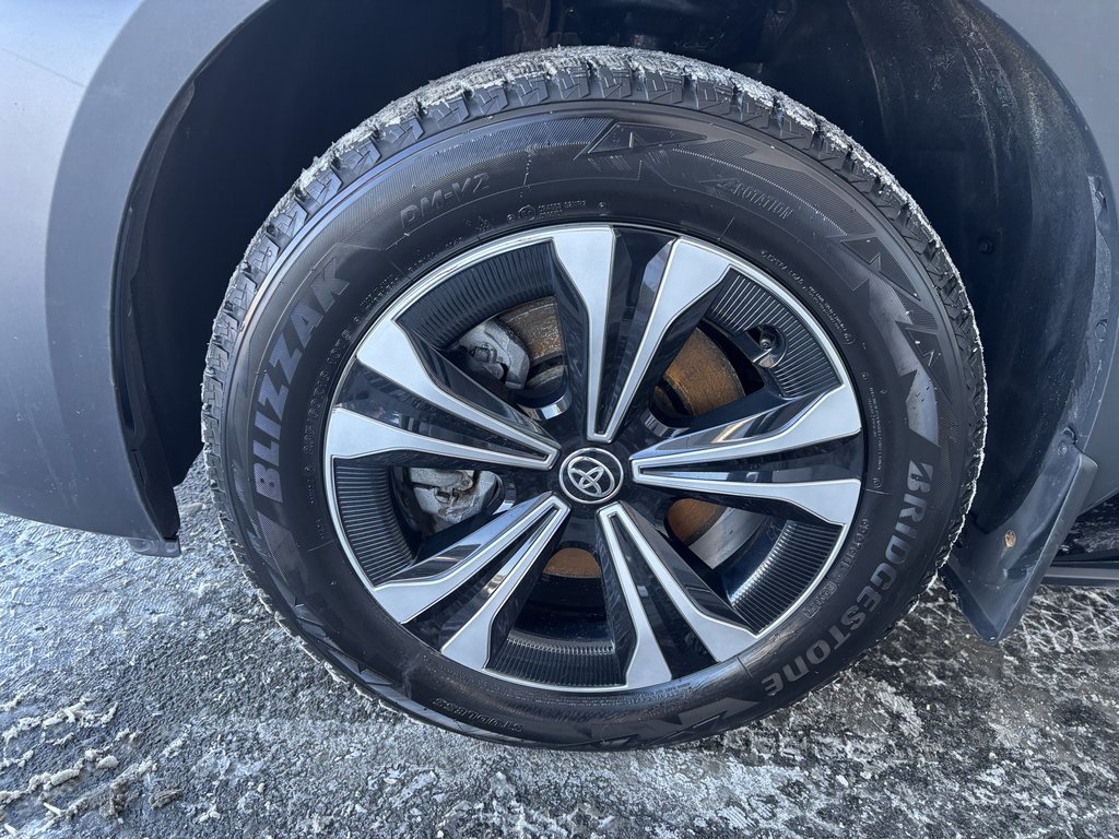 2024 Toyota bZ4X LE FWD in Saint-Georges, Quebec - 9 - w1024h768px