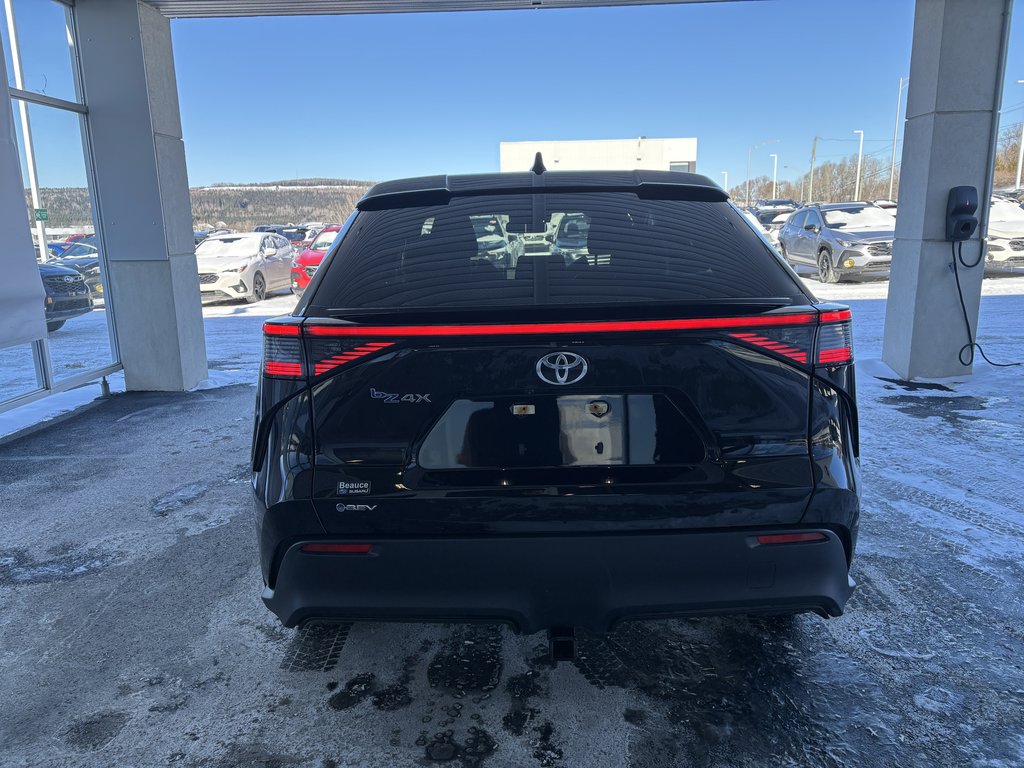 2024 Toyota bZ4X LE FWD in Saint-Georges, Quebec - 4 - w1024h768px