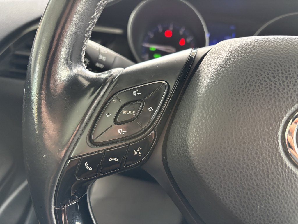 Toyota C-HR FWD XLE 2018 à Saint-Georges, Québec - 12 - w1024h768px