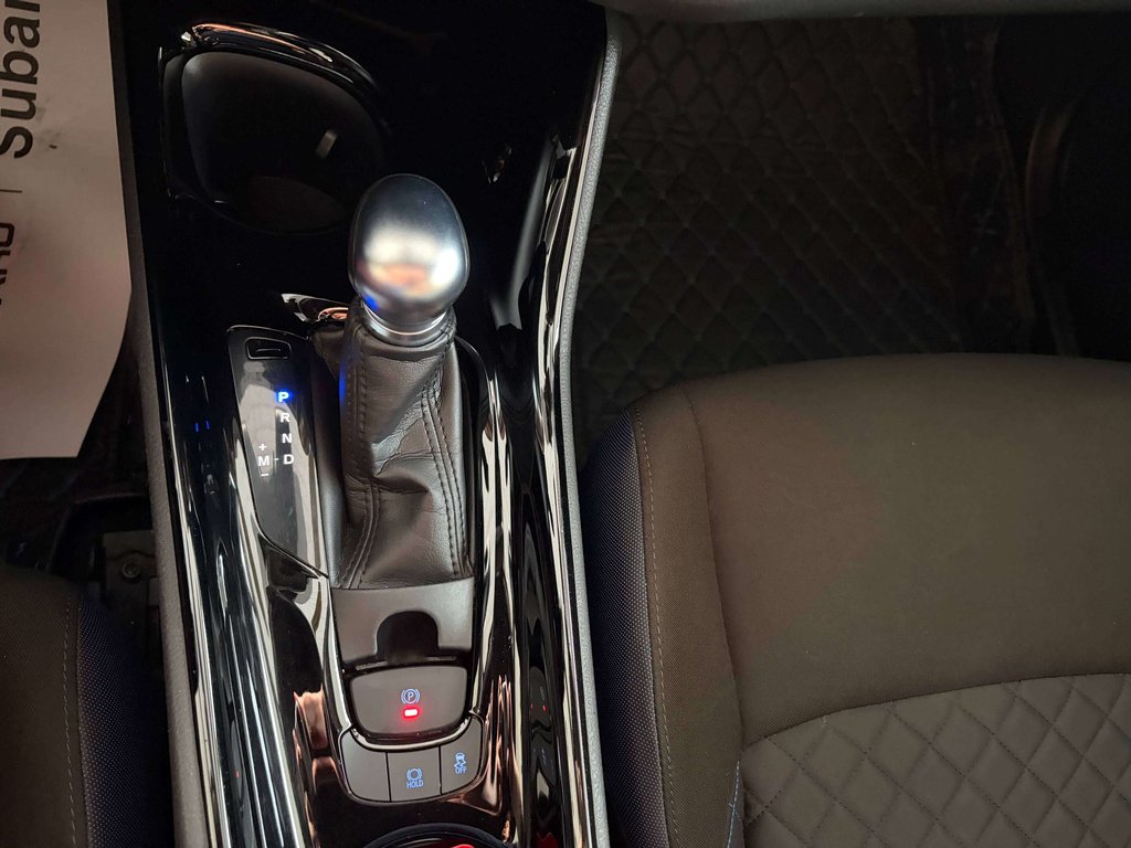 2021 Toyota C-HR XLE Premium in Saint-Georges, Quebec - 12 - w1024h768px