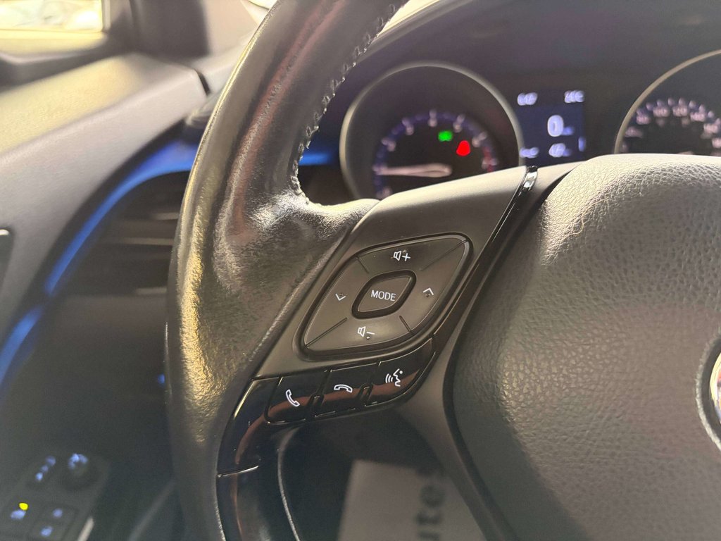 2021 Toyota C-HR XLE Premium in Saint-Georges, Quebec - 16 - w1024h768px