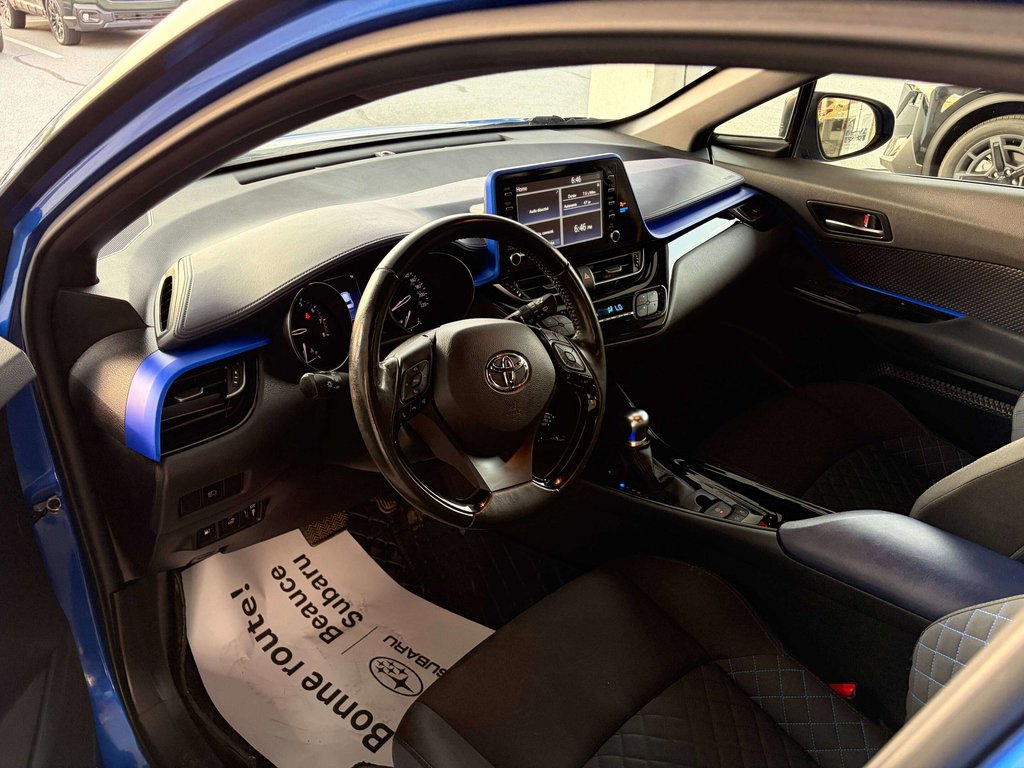 2021 Toyota C-HR XLE Premium in Saint-Georges, Quebec - 10 - w1024h768px