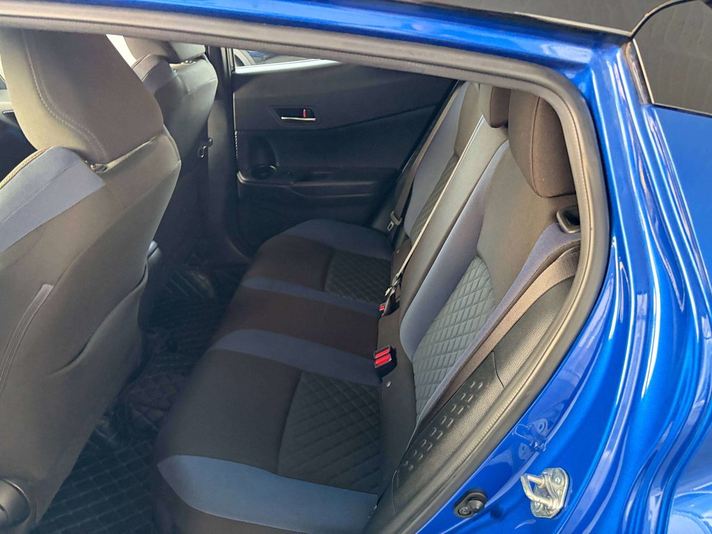 2021 Toyota C-HR XLE Premium in Saint-Georges, Quebec - 19 - w1024h768px