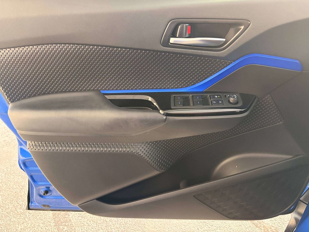 2021 Toyota C-HR XLE Premium in Saint-Georges, Quebec - 18 - w1024h768px
