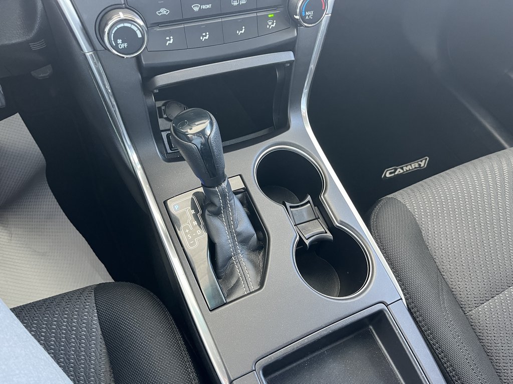 Toyota Camry 4dr Sdn I4 Auto LE 2016 à Saint-Georges, Québec - 12 - w1024h768px