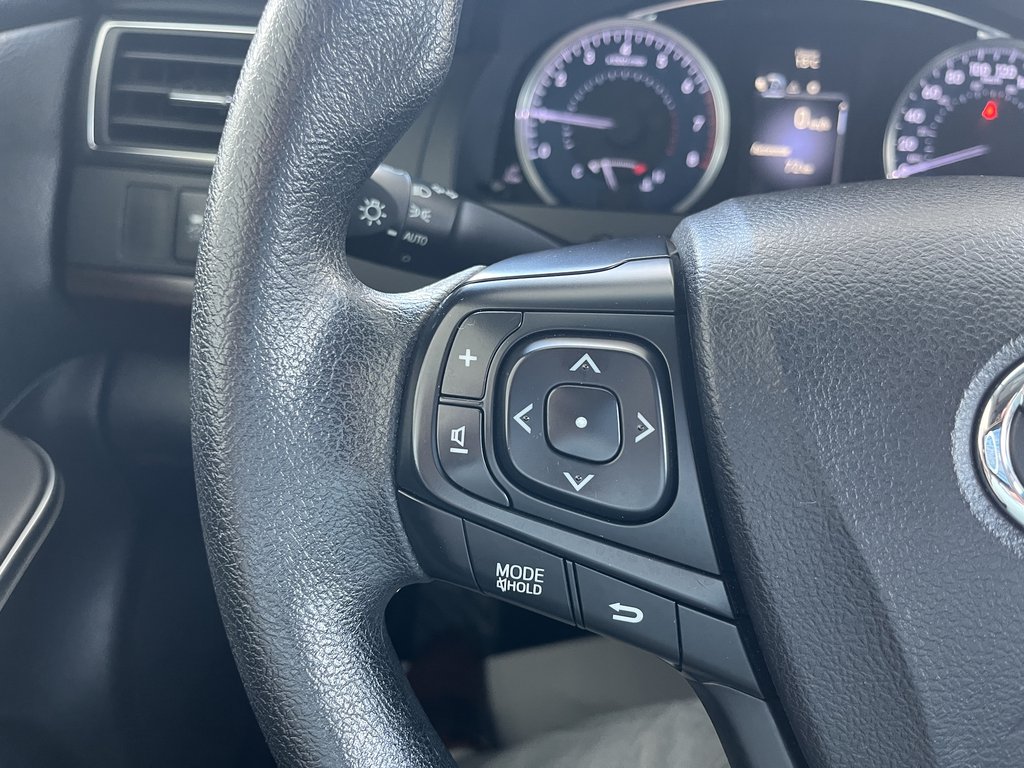 Toyota Camry 4dr Sdn I4 Auto LE 2016 à Saint-Georges, Québec - 15 - w1024h768px