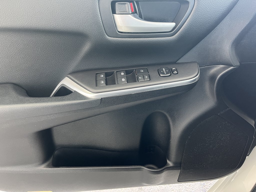 Toyota Camry 4dr Sdn I4 Auto LE 2016 à Saint-Georges, Québec - 16 - w1024h768px