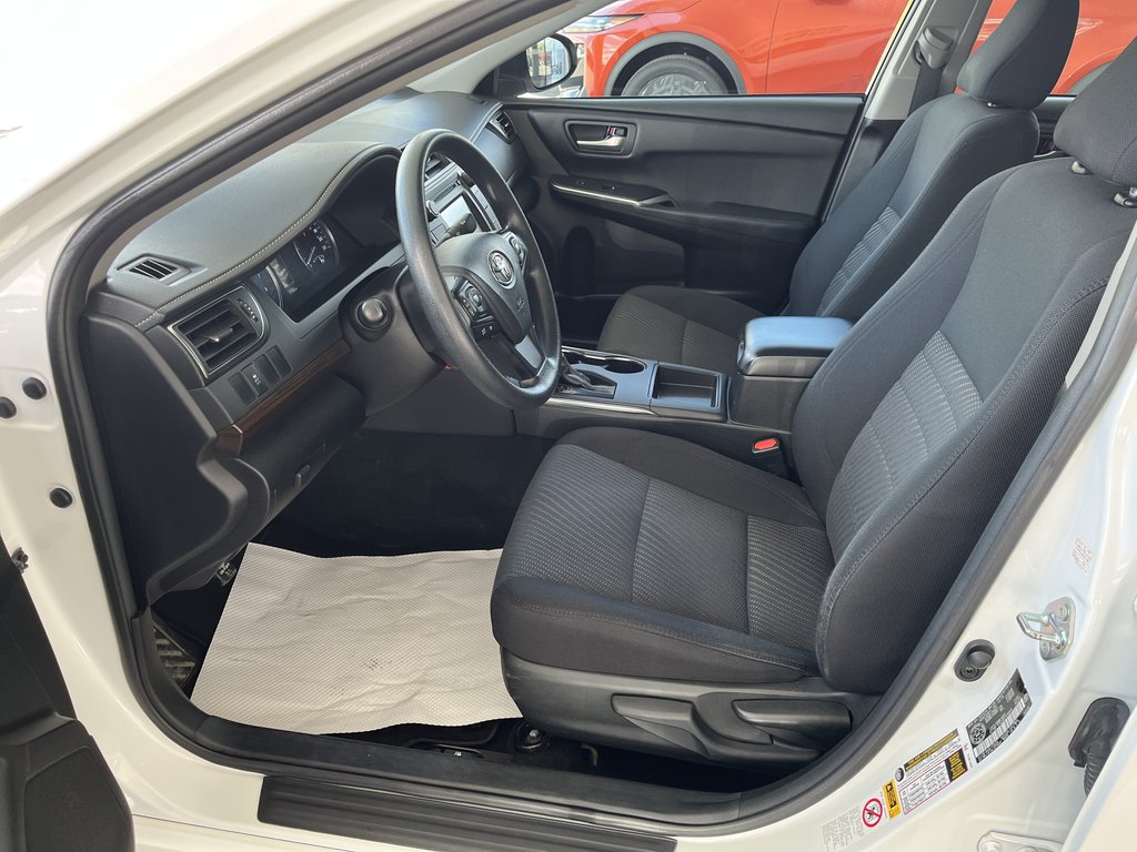 Toyota Camry 4dr Sdn I4 Auto LE 2016 à Saint-Georges, Québec - 17 - w1024h768px