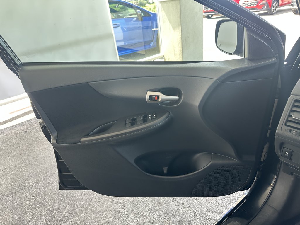 2011 Toyota Corolla 4dr Sdn Auto S in Saint-Georges, Quebec - 16 - w1024h768px