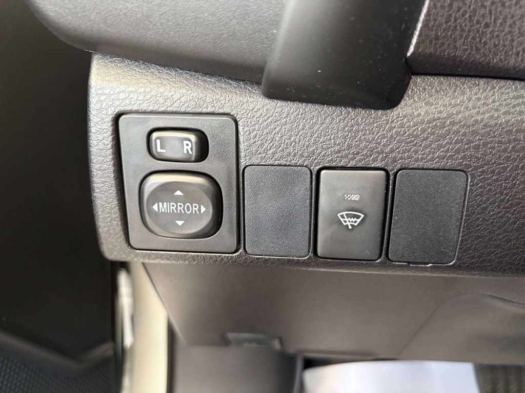 2017 Toyota Corolla LE in Saint-Georges, Quebec - 18 - w1024h768px
