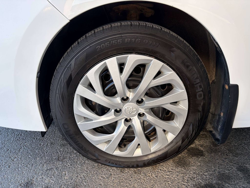 2017 Toyota Corolla LE in Saint-Georges, Quebec - 9 - w1024h768px