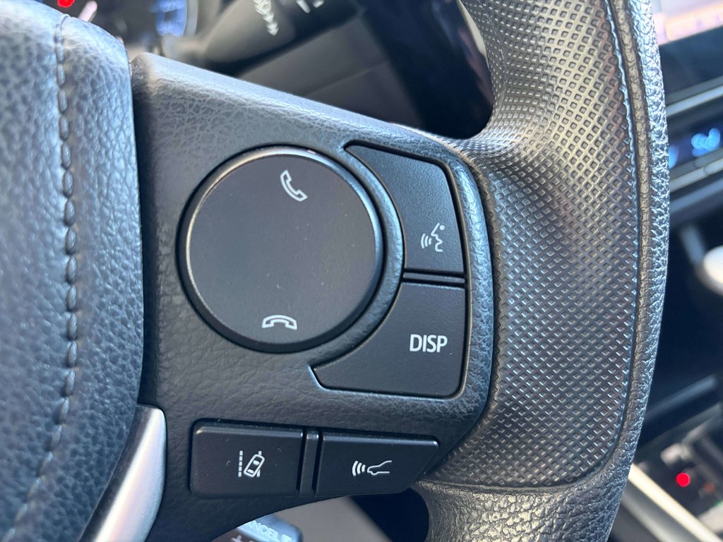 2017 Toyota Corolla LE in Saint-Georges, Quebec - 15 - w1024h768px