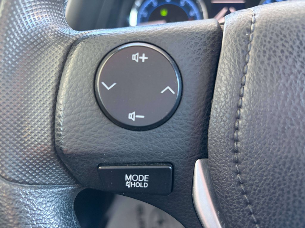 2017 Toyota Corolla LE in Saint-Georges, Quebec - 17 - w1024h768px