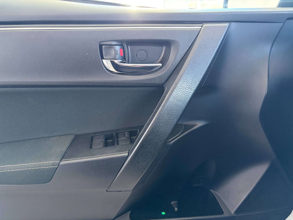 2017 Toyota Corolla LE in Saint-Georges, Quebec - 19 - w1024h768px