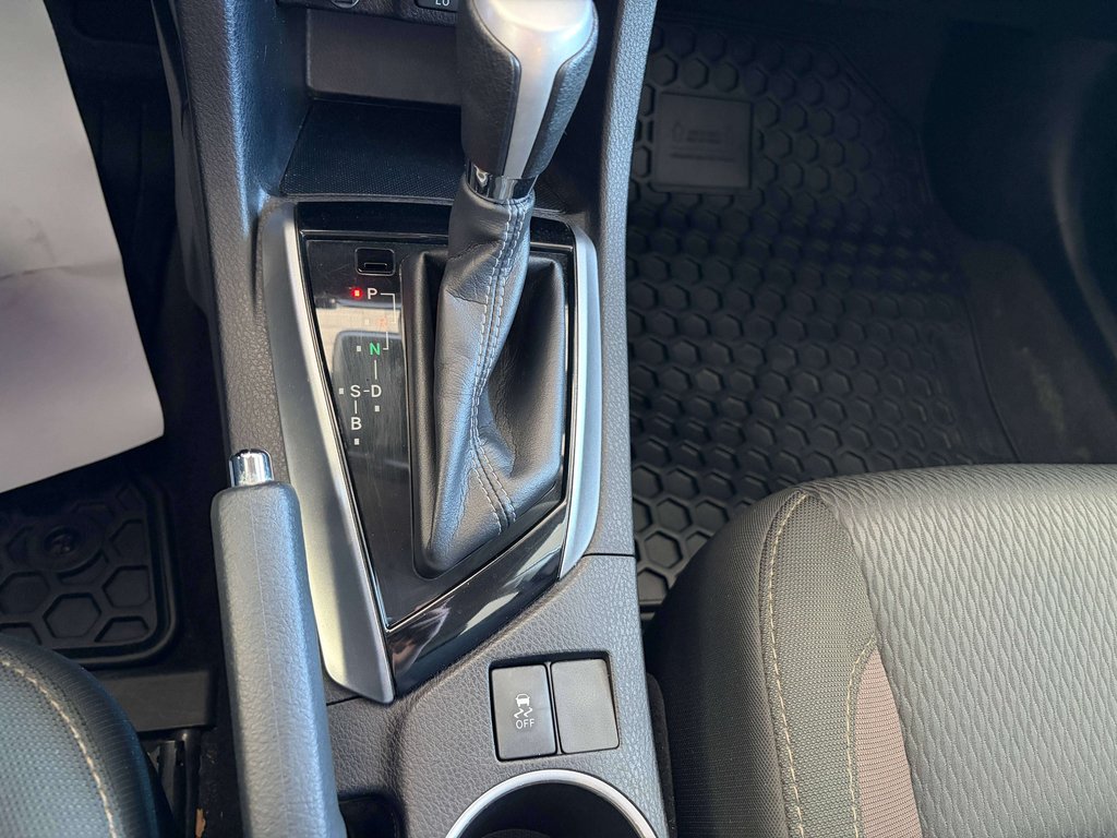 2017 Toyota Corolla LE in Saint-Georges, Quebec - 12 - w1024h768px