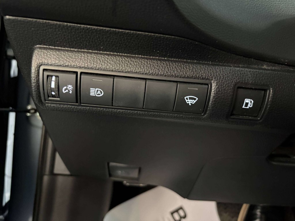 Toyota Corolla Hybrid LE CVT 2023 à Saint-Georges, Québec - 17 - w1024h768px