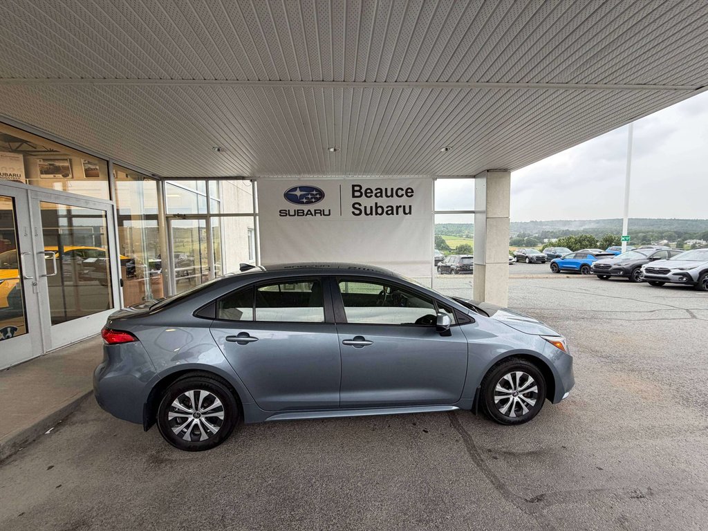 Toyota Corolla Hybrid LE CVT 2023 à Saint-Georges, Québec - 2 - w1024h768px