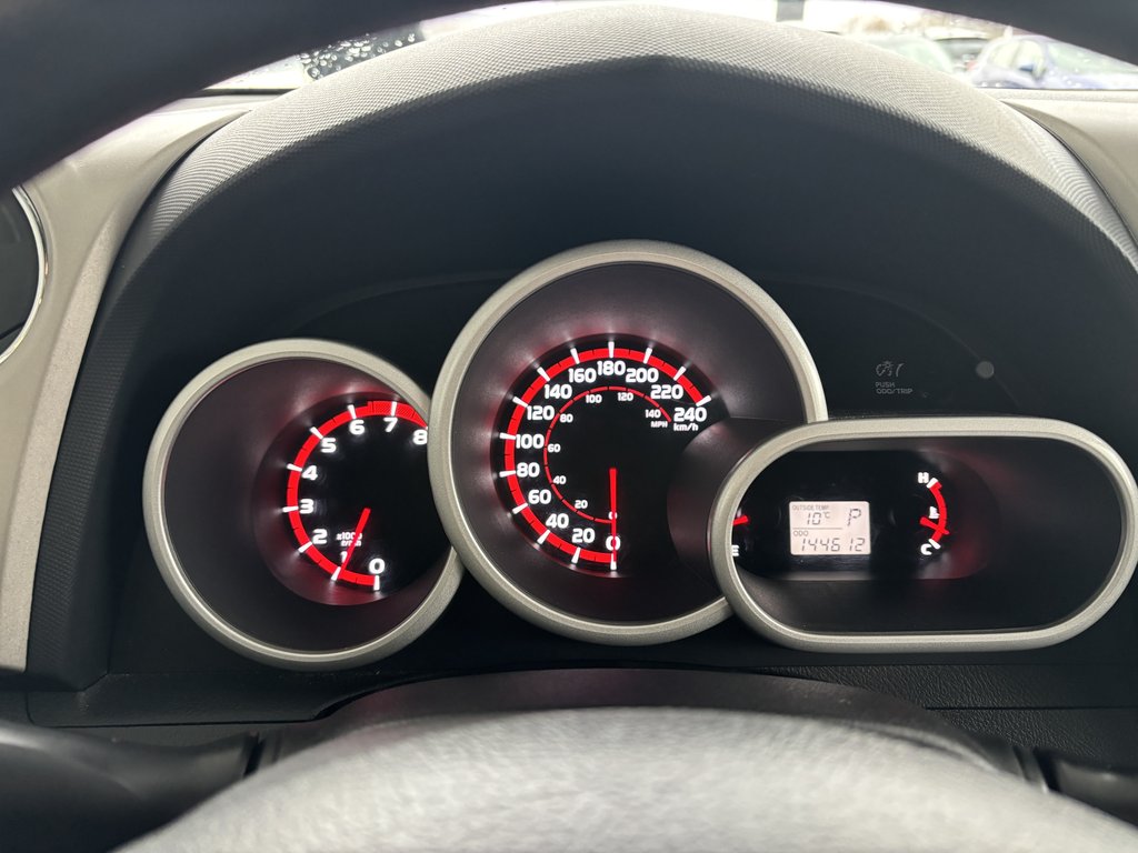 2010 Toyota Matrix 4dr Wgn Auto XR FWD in Saint-Georges, Quebec - 11 - w1024h768px