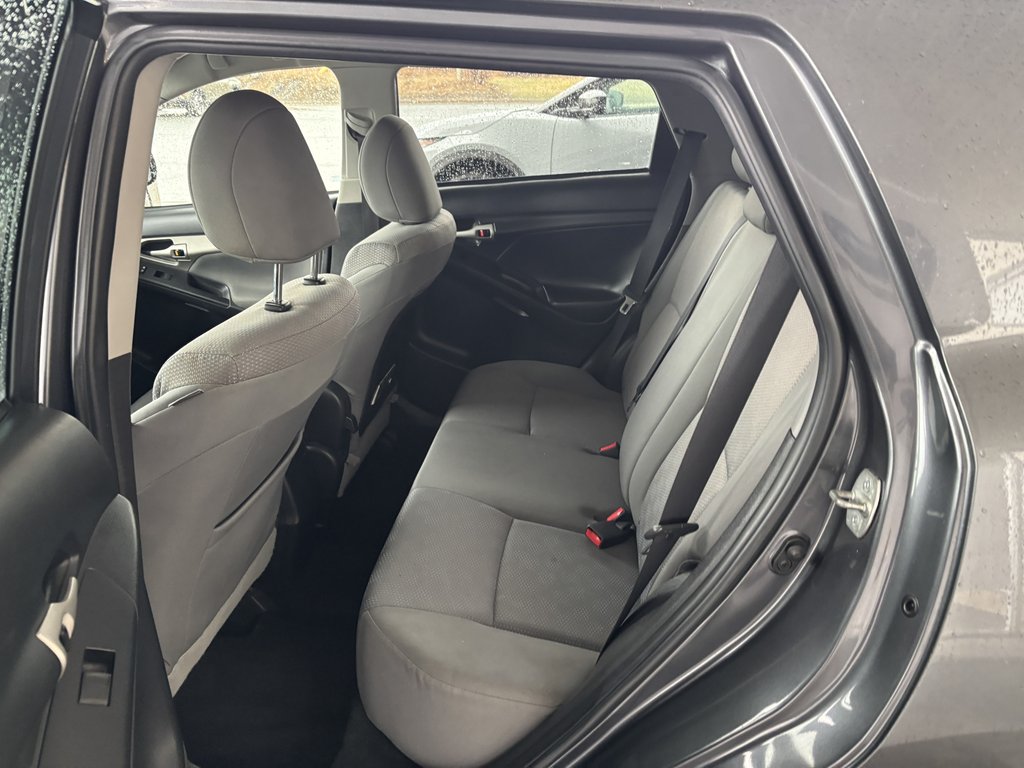 2010 Toyota Matrix 4dr Wgn Auto XR FWD in Saint-Georges, Quebec - 17 - w1024h768px