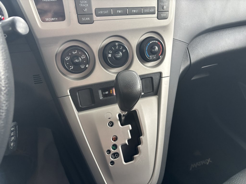 2010 Toyota Matrix 4dr Wgn Auto XR FWD in Saint-Georges, Quebec - 13 - w1024h768px