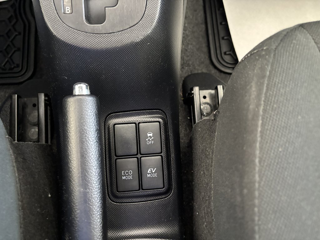 2019 Toyota Prius C Upgrade Auto in Saint-Georges, Quebec - 18 - w1024h768px