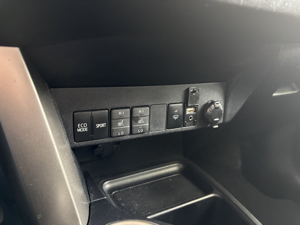 2015 Toyota RAV4 AWD 4dr LE in Saint-Georges, Quebec - 17 - w1024h768px