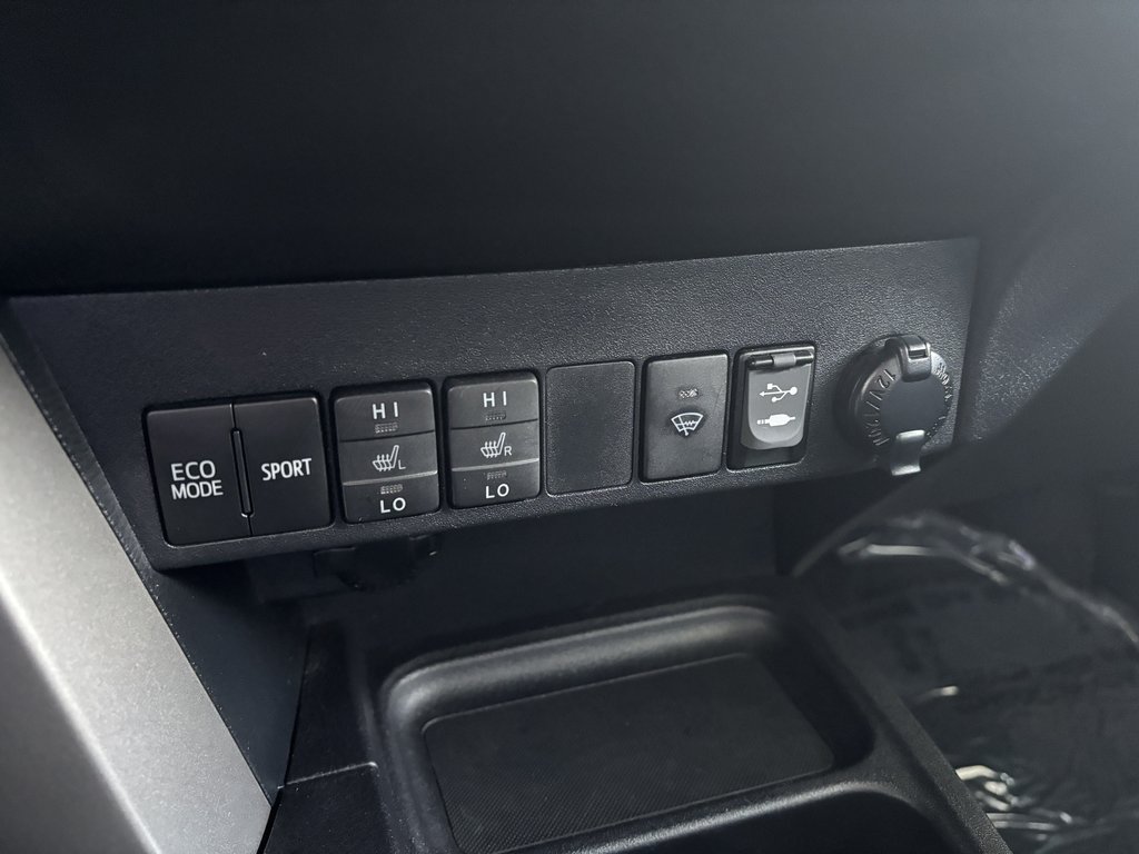 2016 Toyota RAV4 AWD 4dr Limited in Saint-Georges, Quebec - 16 - w1024h768px