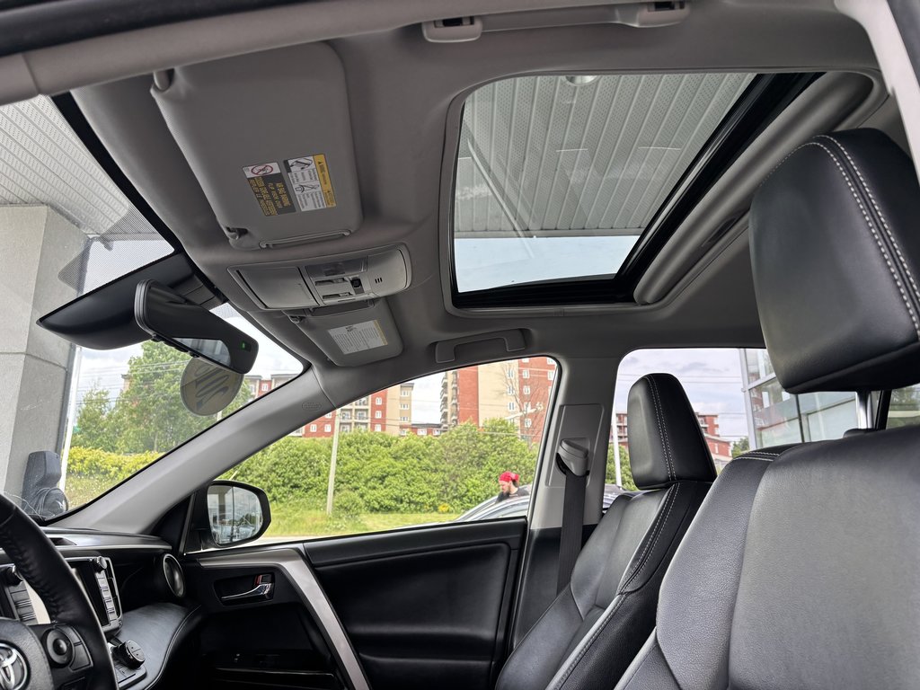 2018 Toyota RAV4 AWD Hybrid Limited in Saint-Georges, Quebec - 22 - w1024h768px