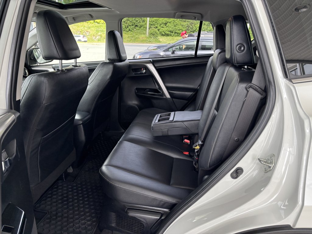 2018 Toyota RAV4 AWD Hybrid Limited in Saint-Georges, Quebec - 23 - w1024h768px