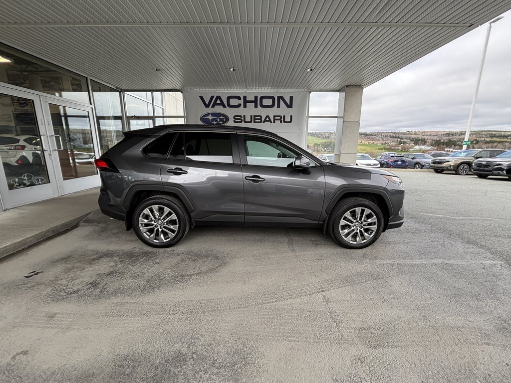 Toyota RAV4 XLE AWD 2022 à Saint-Georges, Québec - 2 - w1024h768px