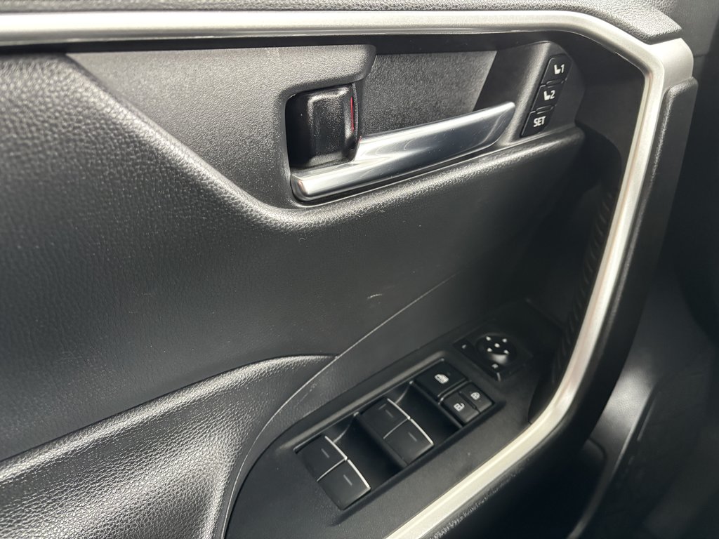 Toyota RAV4 XLE AWD 2022 à Saint-Georges, Québec - 20 - w1024h768px
