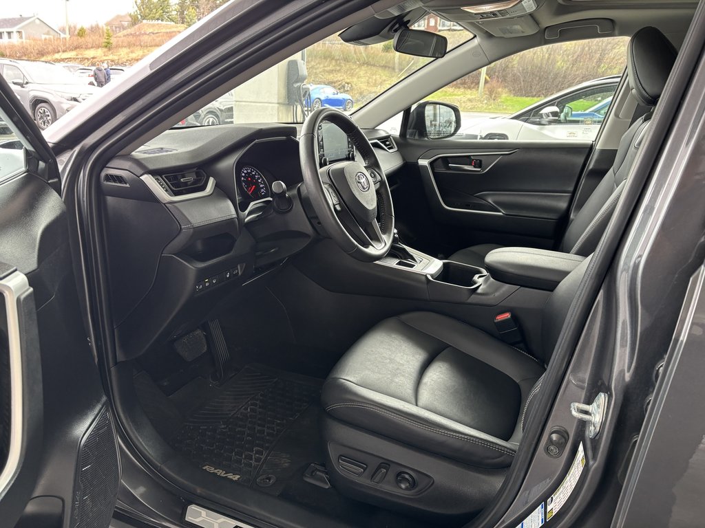 Toyota RAV4 XLE AWD 2022 à Saint-Georges, Québec - 11 - w1024h768px