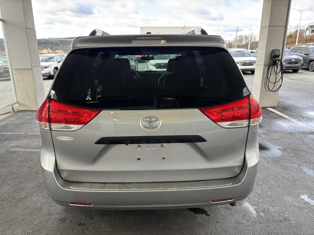 Sienna 5dr V6 7-Pass FWD 2011 à Saint-Georges, Québec - 4 - w1024h768px