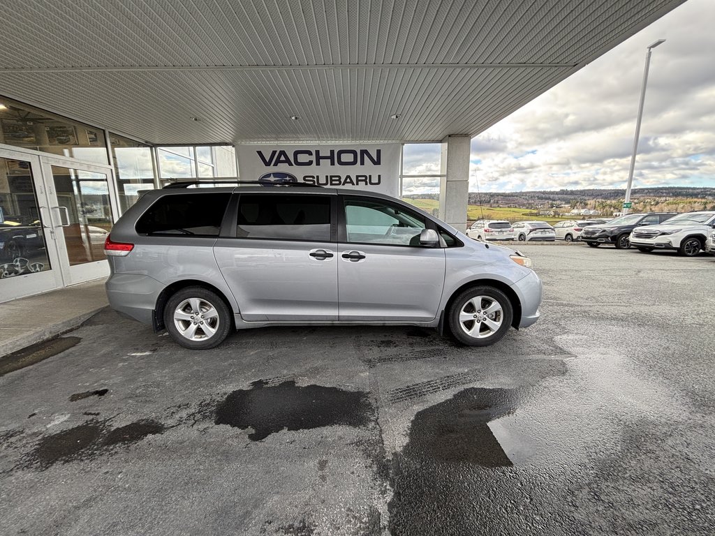 Sienna 5dr V6 7-Pass FWD 2011 à Saint-Georges, Québec - 2 - w1024h768px