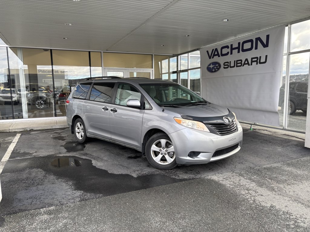 Sienna 5dr V6 7-Pass FWD 2011 à Saint-Georges, Québec - 1 - w1024h768px