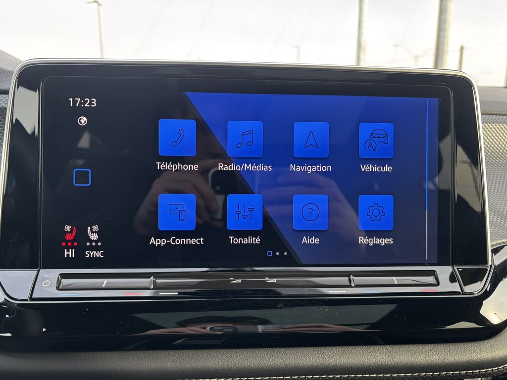 2024 Volkswagen Atlas Cross Sport Highline 2.0 TSI 4MOTION in Saint-Georges, Quebec - 17 - w1024h768px