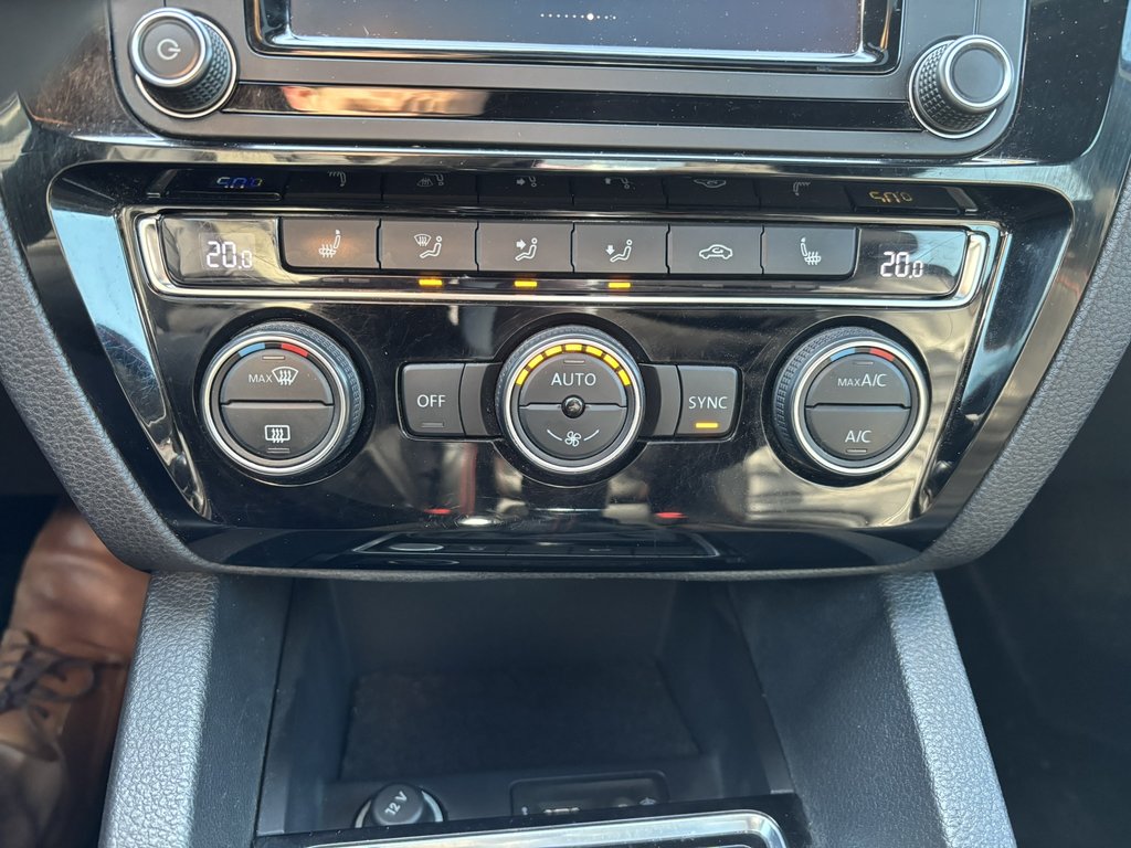 Volkswagen GLI 4dr 2.0 TSI Man GLI Autobahn 2017 à Saint-Georges, Québec - 17 - w1024h768px
