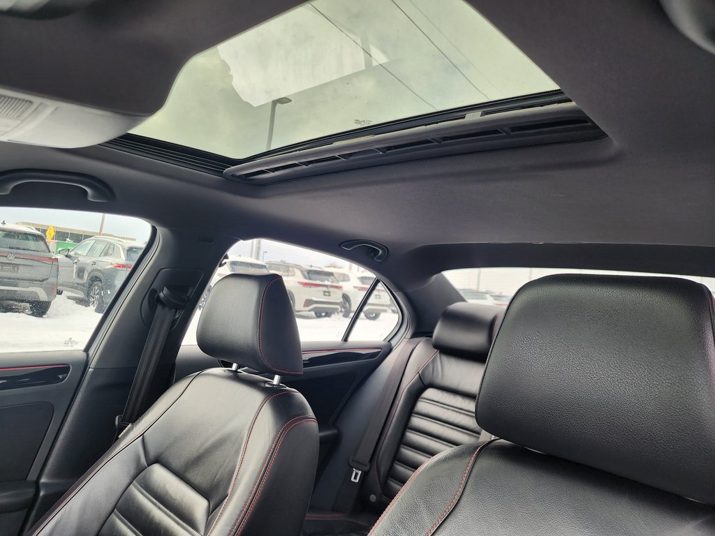 2017 Volkswagen GLI 4dr 2.0 TSI Man GLI Autobahn in Saint-Georges, Quebec - 8 - w1024h768px