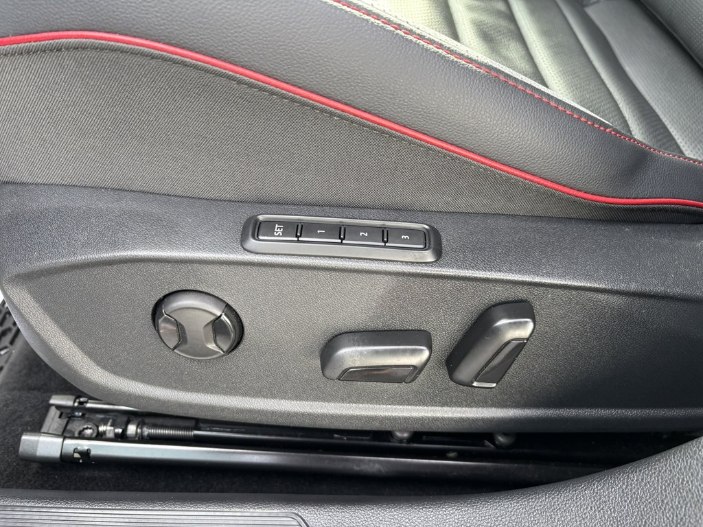 2023 Volkswagen Golf GTI Performance Auto in Saint-Georges, Quebec - 13 - w1024h768px