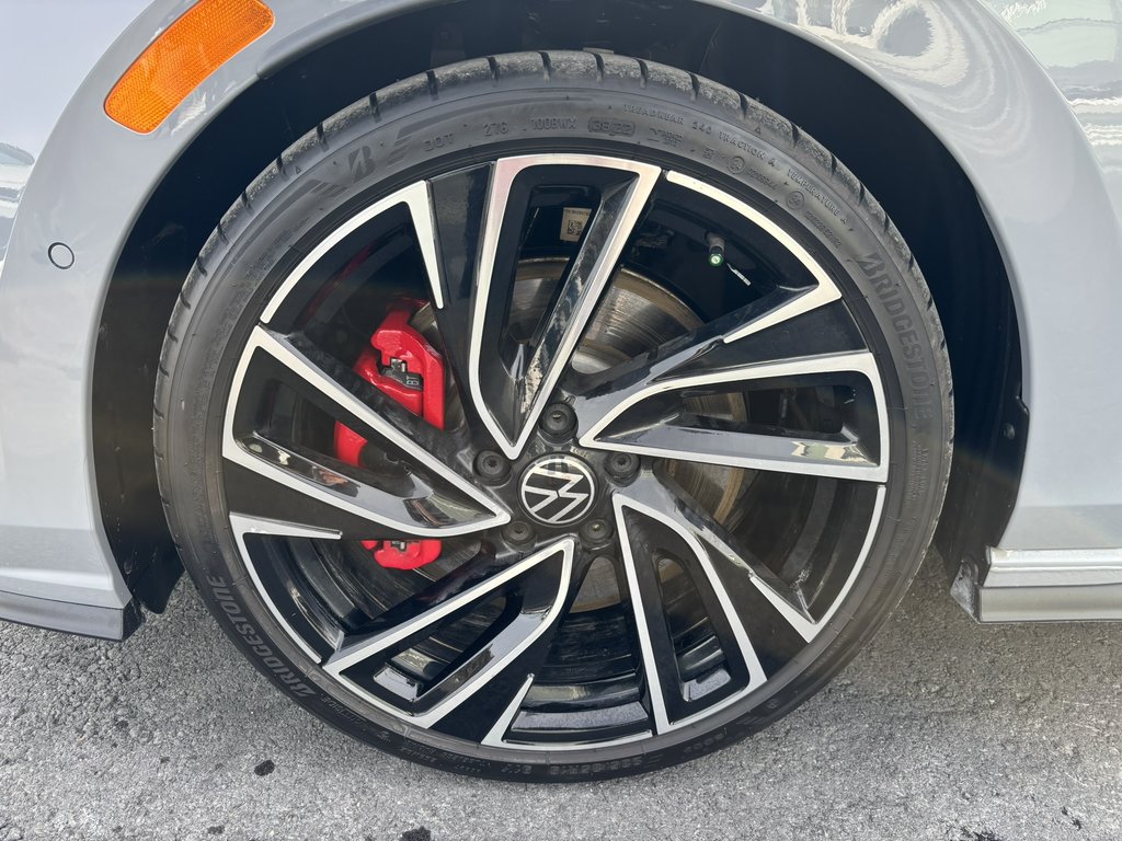 2023 Volkswagen Golf GTI Performance Auto in Saint-Georges, Quebec - 10 - w1024h768px