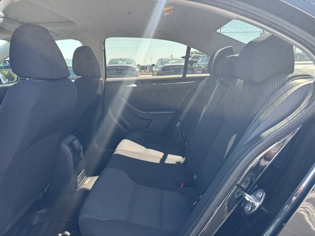 2016 Volkswagen Jetta Sedan 4dr Auto 1.8T Sport PZEV in Saint-Georges, Quebec - 7 - w1024h768px