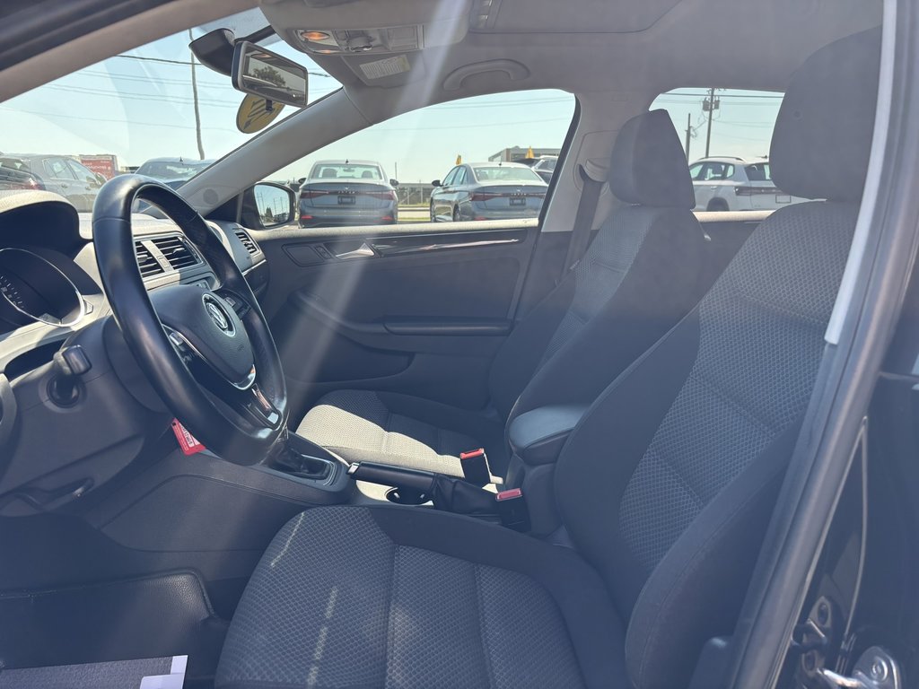 2016 Volkswagen Jetta Sedan 4dr Auto 1.8T Sport PZEV in Saint-Georges, Quebec - 8 - w1024h768px