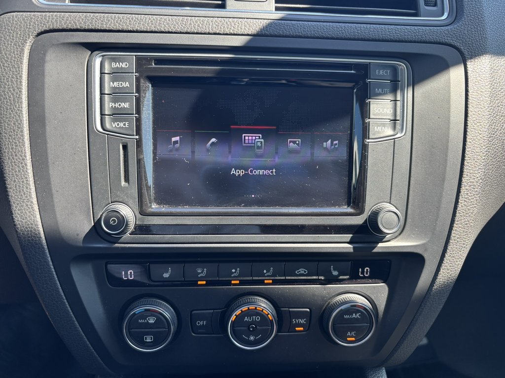 2016 Volkswagen Jetta Sedan 4dr Auto 1.8T Sport PZEV in Saint-Georges, Quebec - 13 - w1024h768px