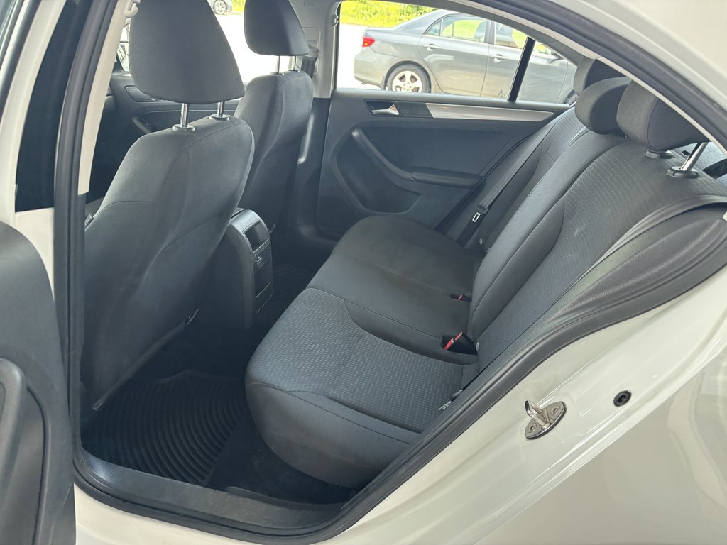 Volkswagen Jetta Sedan 4dr 1.4 TSI Auto Trendline+ 2017 à Saint-Georges, Québec - 19 - w1024h768px