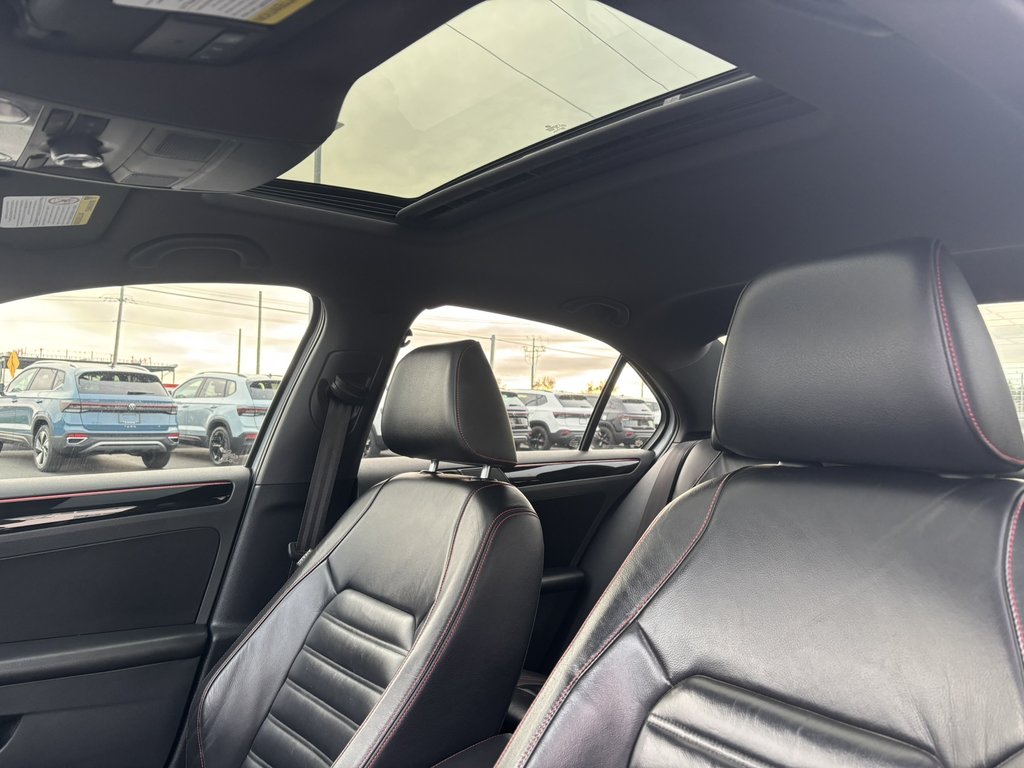 Volkswagen Jetta Sedan 4dr 2.0 TSI Man GLI Autobahn 2017 à Saint-Georges, Québec - 10 - w1024h768px