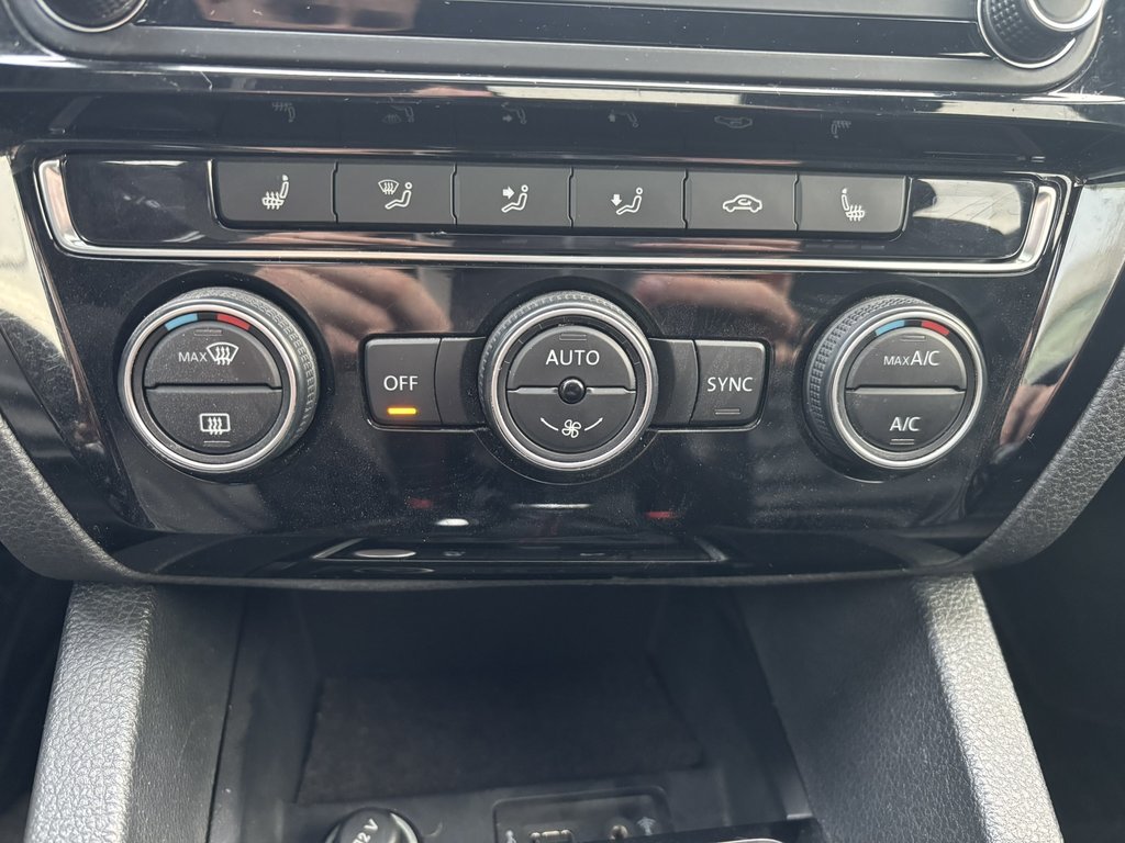 Volkswagen Jetta Sedan 4dr 2.0 TSI Man GLI Autobahn 2017 à Saint-Georges, Québec - 16 - w1024h768px