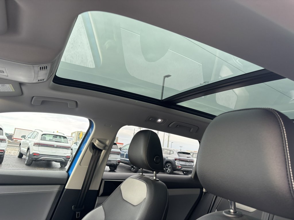2022 Volkswagen Taos Highline 4MOTION in Saint-Georges, Quebec - 13 - w1024h768px