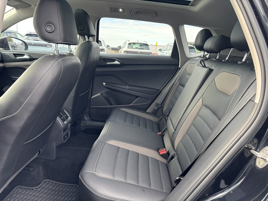 2022 Volkswagen Taos Highline 4MOTION in Saint-Georges, Quebec - 10 - w1024h768px